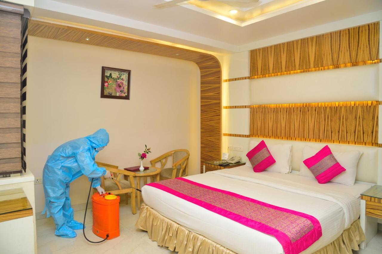 Hotel Aman Continental - 2Mins From Railway Station And 5 Mins From Metro Neu-Delhi Exterior foto