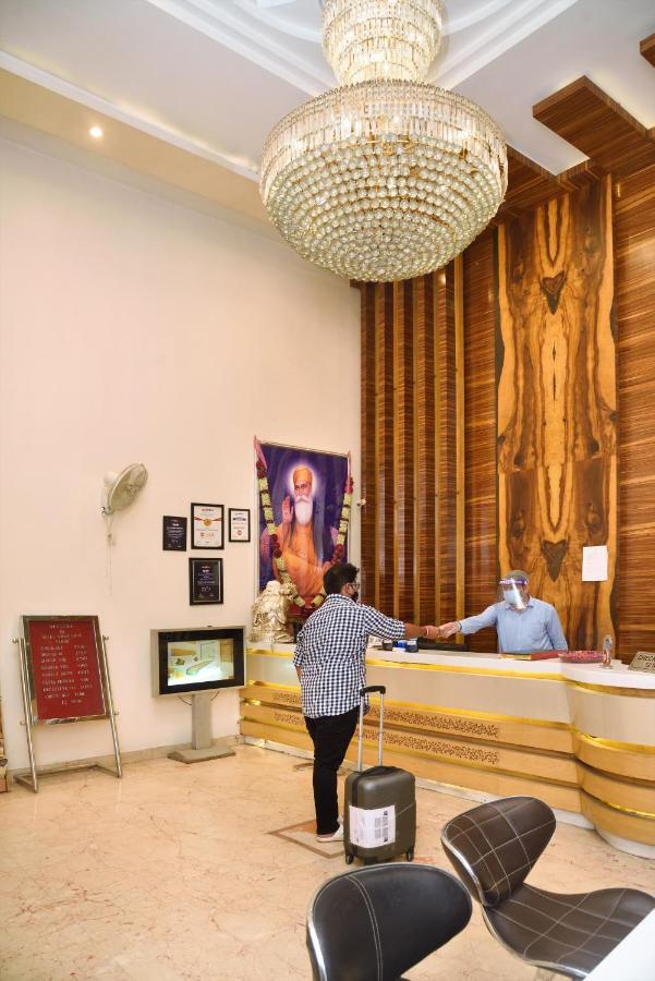 Hotel Aman Continental - 2Mins From Railway Station And 5 Mins From Metro Neu-Delhi Exterior foto