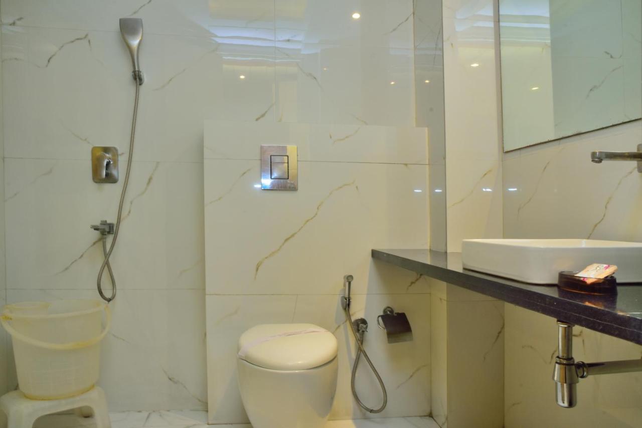 Hotel Aman Continental - 2Mins From Railway Station And 5 Mins From Metro Neu-Delhi Exterior foto