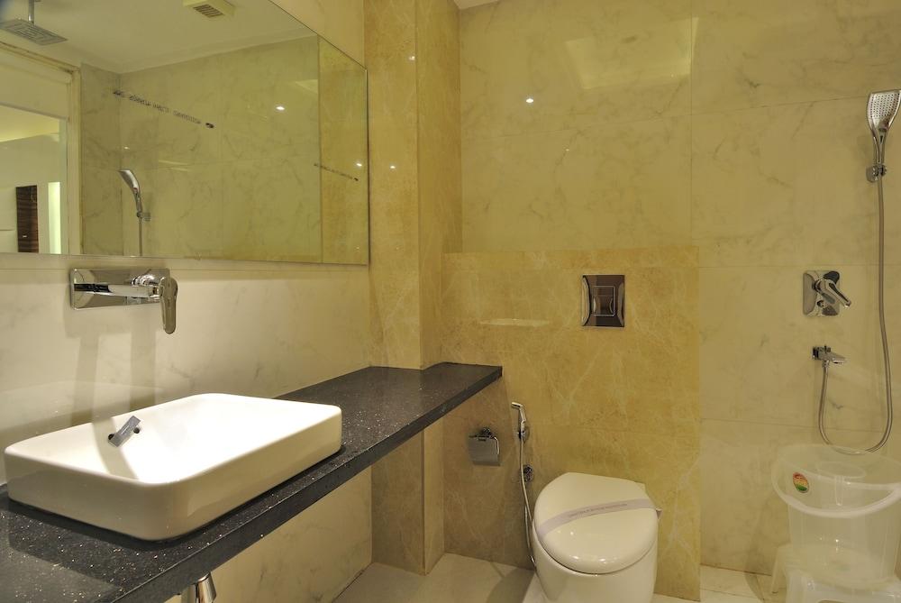 Hotel Aman Continental - 2Mins From Railway Station And 5 Mins From Metro Neu-Delhi Exterior foto