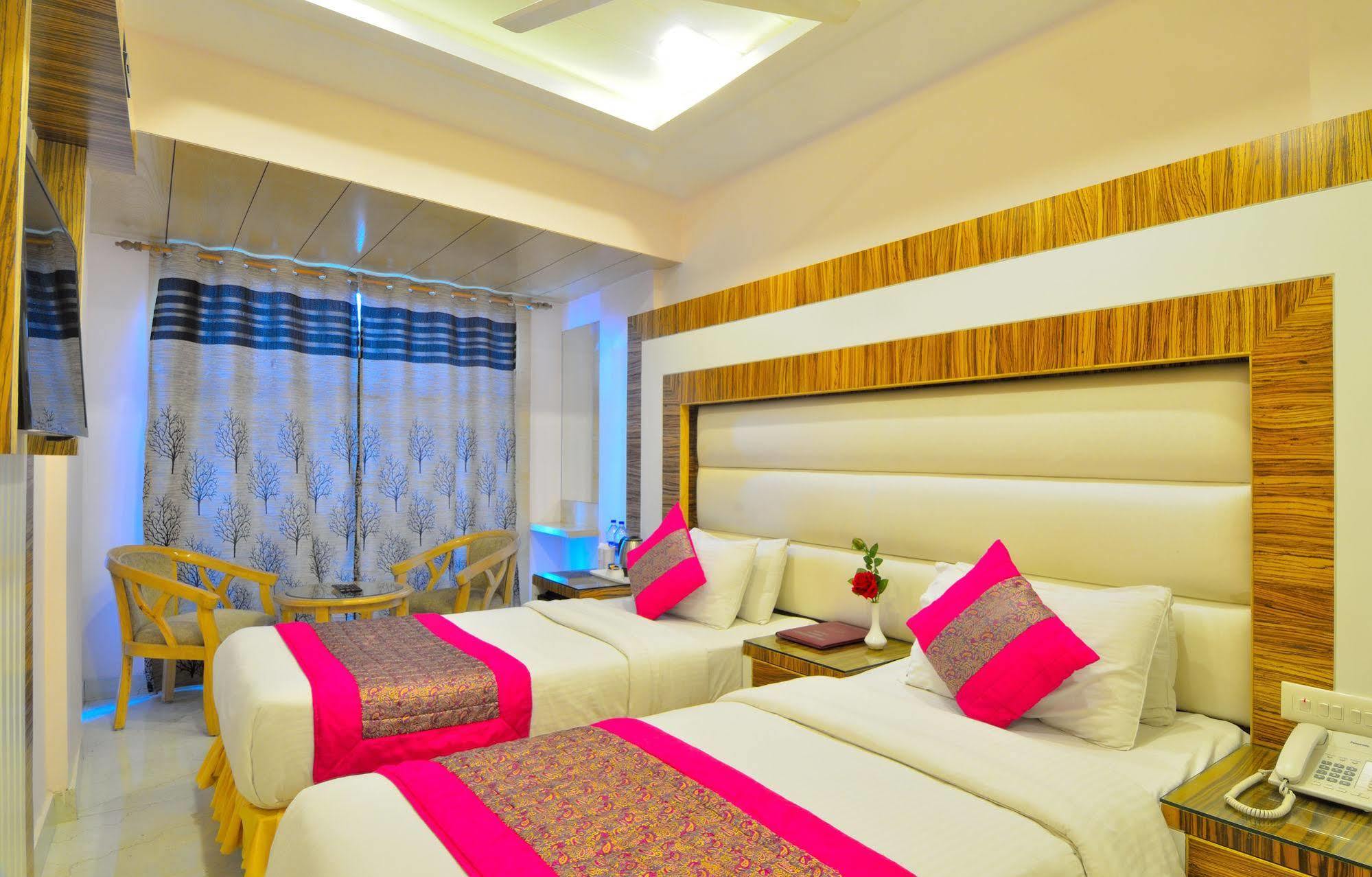 Hotel Aman Continental - 2Mins From Railway Station And 5 Mins From Metro Neu-Delhi Exterior foto