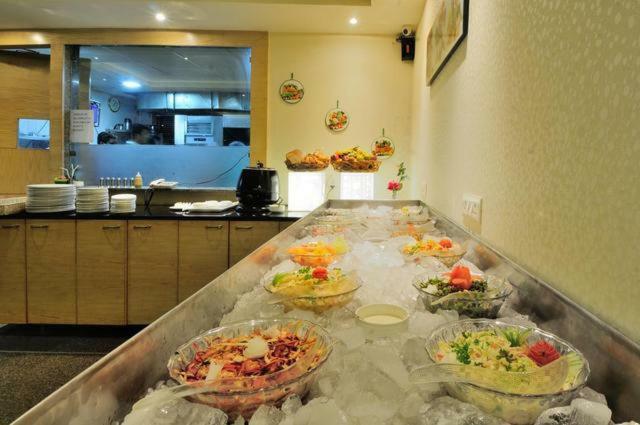 Hotel Aman Continental - 2Mins From Railway Station And 5 Mins From Metro Neu-Delhi Exterior foto