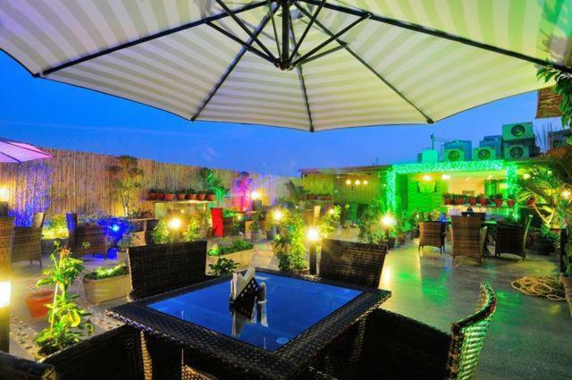 Hotel Aman Continental - 2Mins From Railway Station And 5 Mins From Metro Neu-Delhi Exterior foto